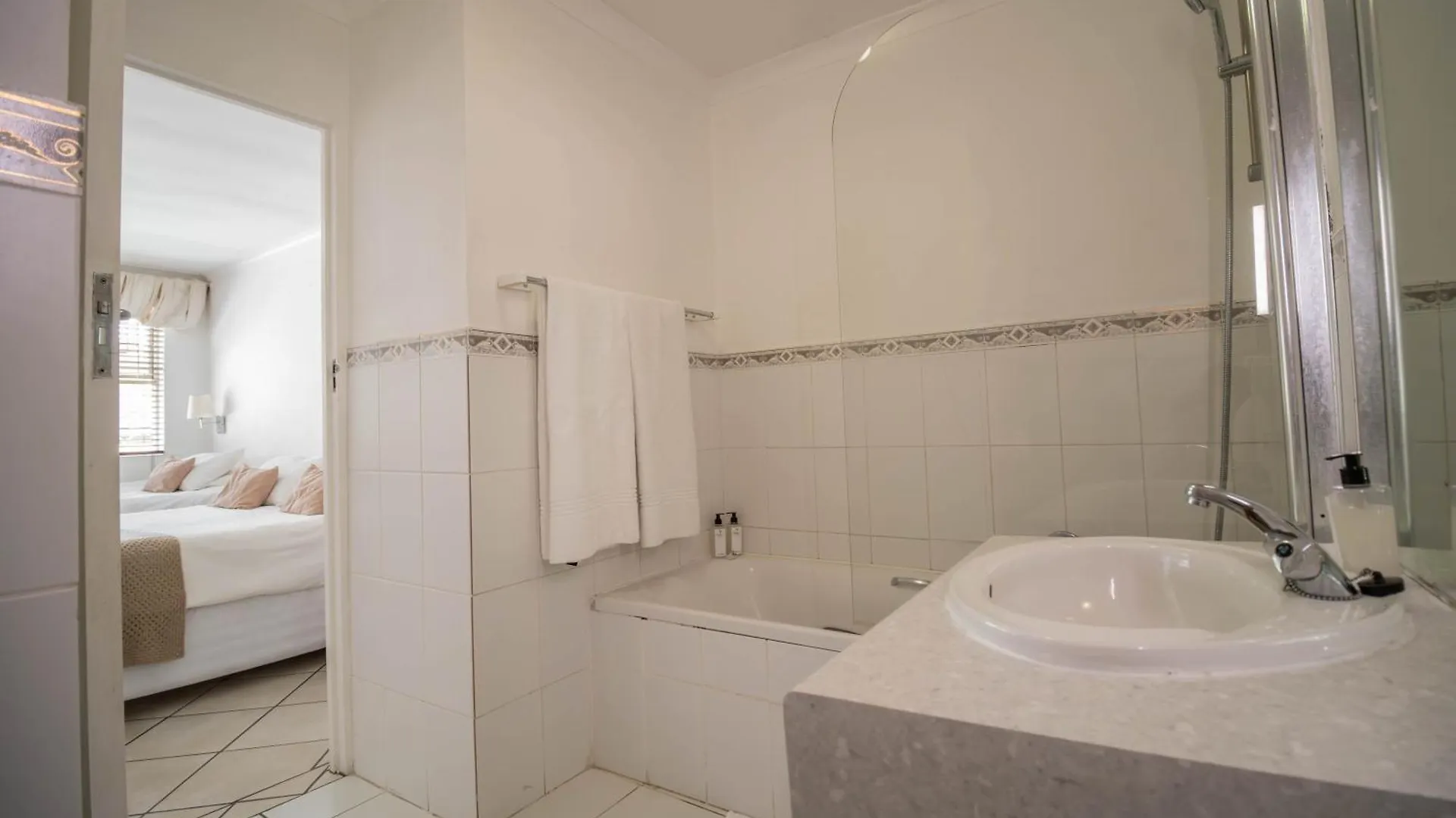 Broadway Boston Hotel Cape Town Guest house